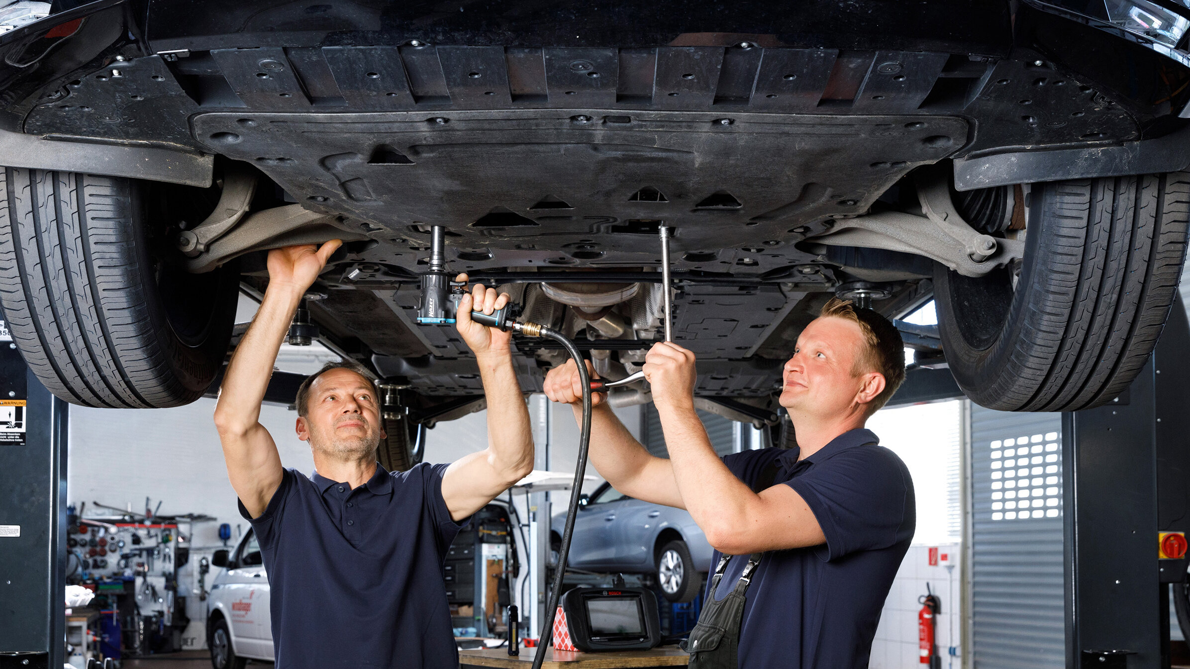 Autoreparaturen und Wartungen – Das Kfz-Mechanik-Team ist erfahren, bestens ausgebildet und repariert alle Fahrzeuge und Modelle.
